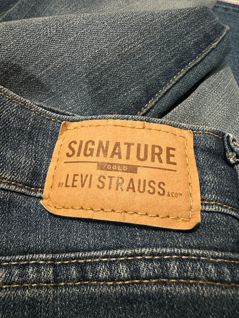 Signature Gold Mid-Rise Bootcut Jeans Size 10M (Tagged 30x32) Like New! - Picture 7 of 10
